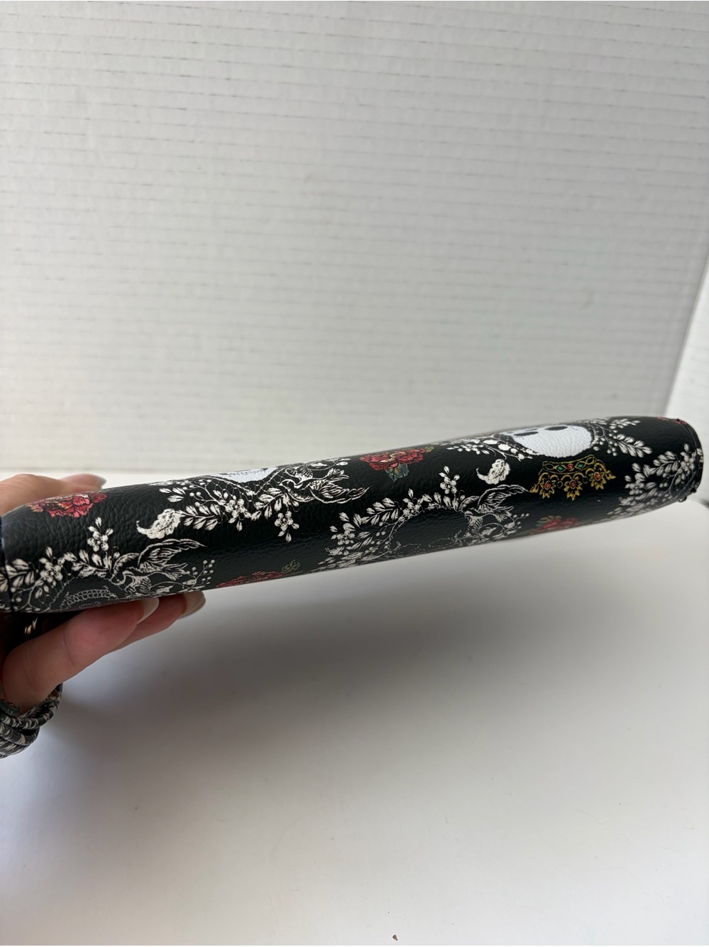 Betsey Johnson black skulls and flowers wallet wristlet - Picture 6 of 6